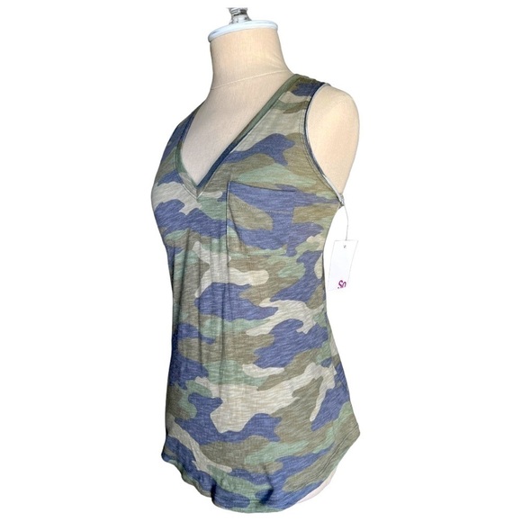 𝅺NWT SO V-Neck Olive Camo Print Pocket Tank Top Size X-Small - Picture 5 of 10